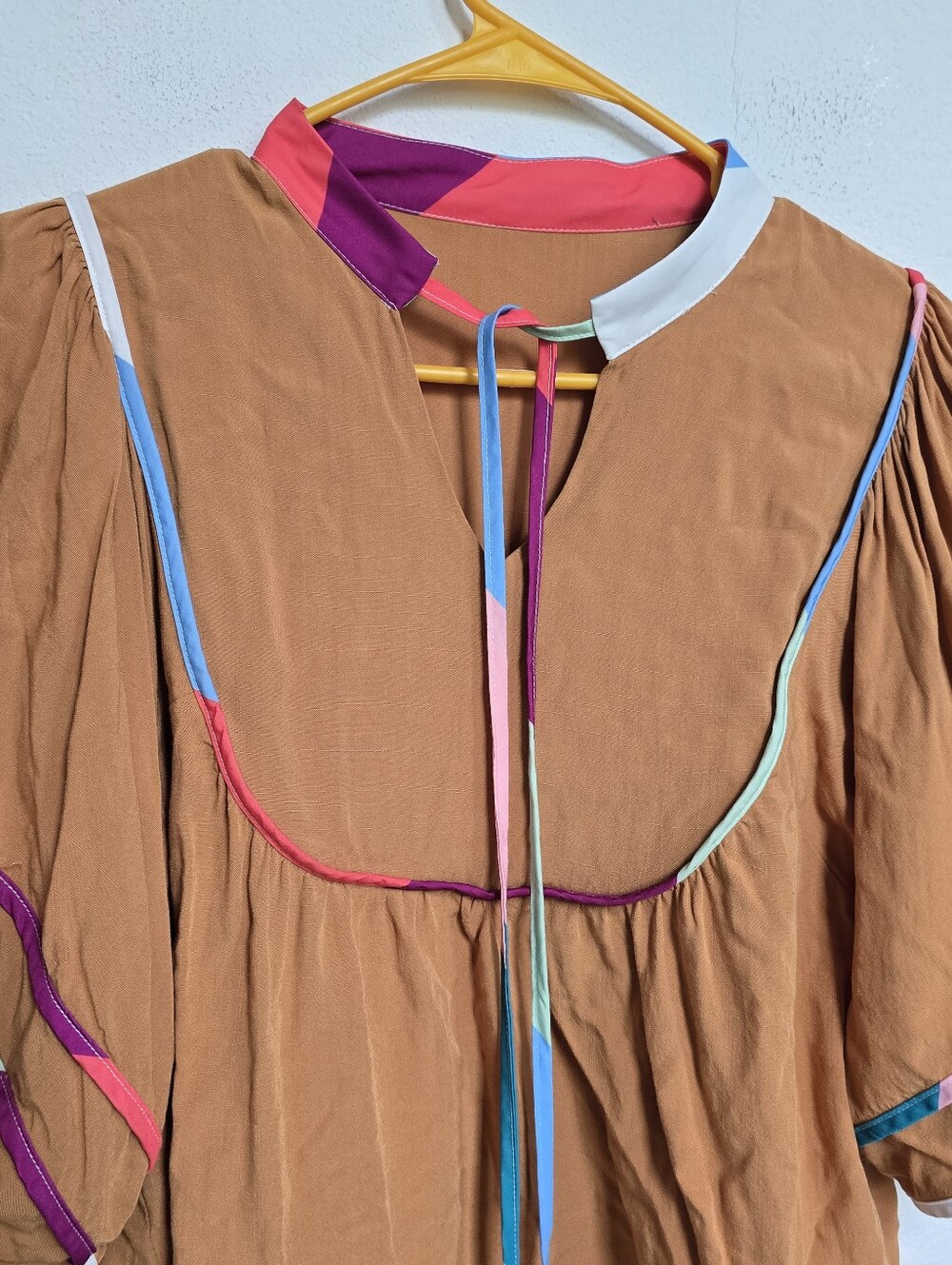 Boho Balloon Sleeve Blouse Camel Multicolor Trim Tie Neck Size Small - Picture 7 of 12